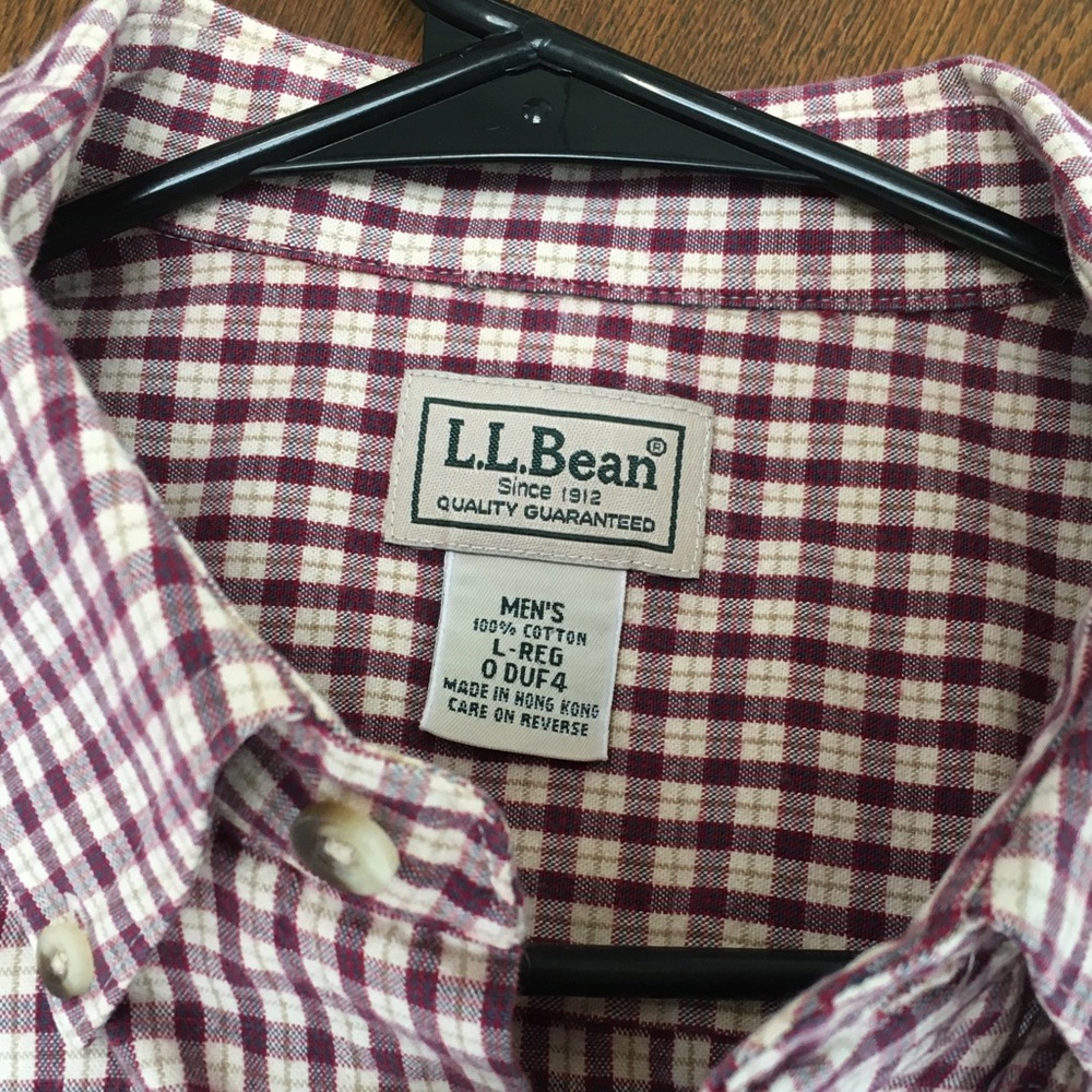 LL Bean shortsleeved men’s shirt. L Reg. 100% cotton. Burgandy/white check.